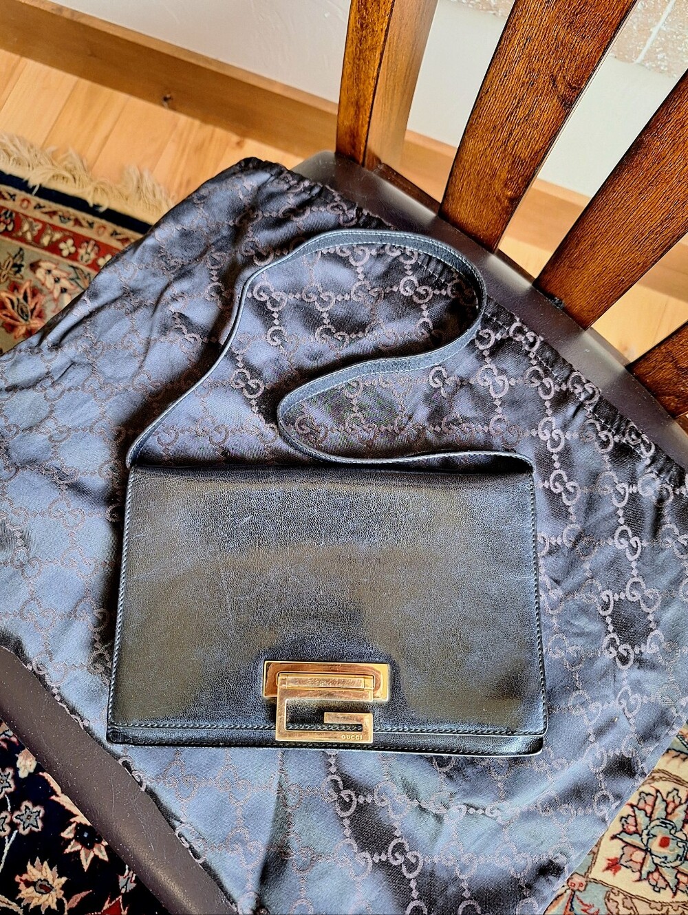 Authentic GUCCI black leather shoulder bag 001 2046 1866